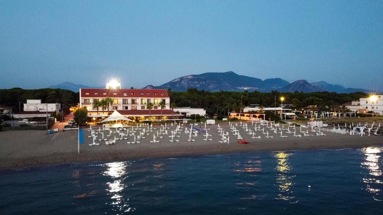 Hotel Schuhmann Paestum Exterior photo